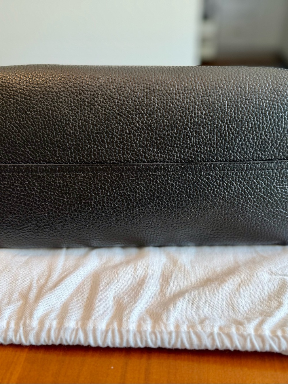 Cuyana Classic Structured Tote in Black - Picture 6 of 13